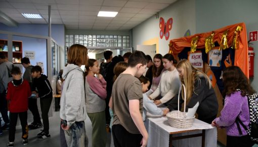 Andrzejki Na Szkolnym Korytarzu – Kącik Wróżb w Akcji 🔮✨