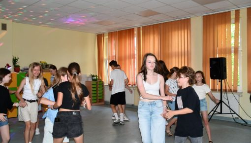 🎉 Dyskoteka szkolna 2 w 1 i wieczór filmowy 🎬