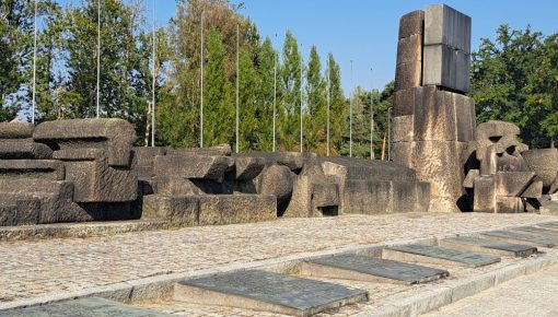 🕯️ Wyjazd uczniów klasy VIII do Auschwitz-Birkenau 🕯️